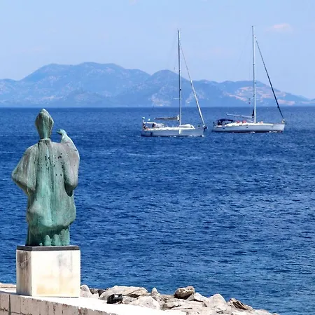 Apartment Apartments By The Sea Sucuraj, Hvar - 5671 *