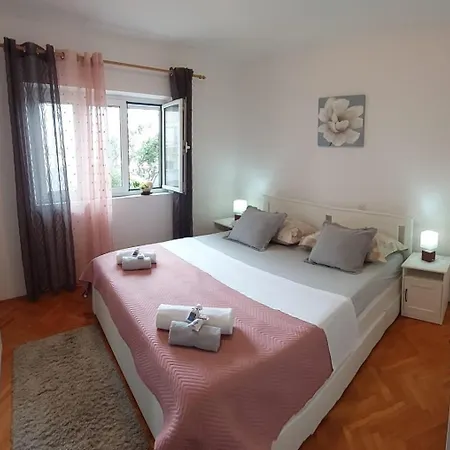 Apartments By The Sea Sucuraj, Hvar - 5671 Apartment