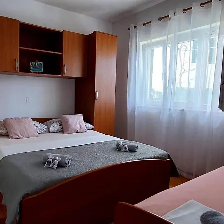 Apartments By The Sea Sucuraj, Hvar - 5671